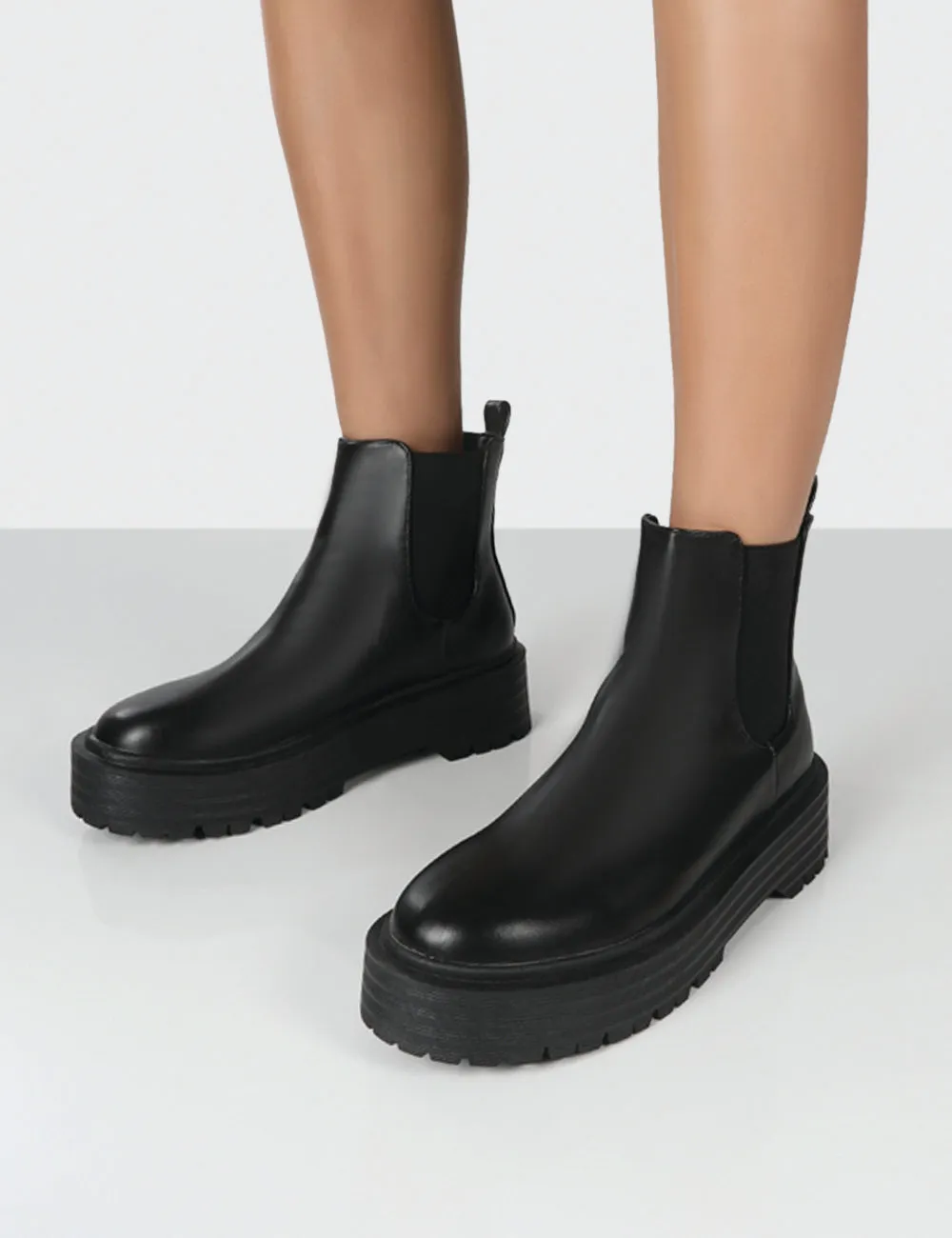 Amerika Chunky Chelsea Boots in Black