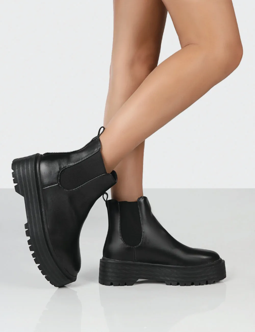 Amerika Chunky Chelsea Boots in Black