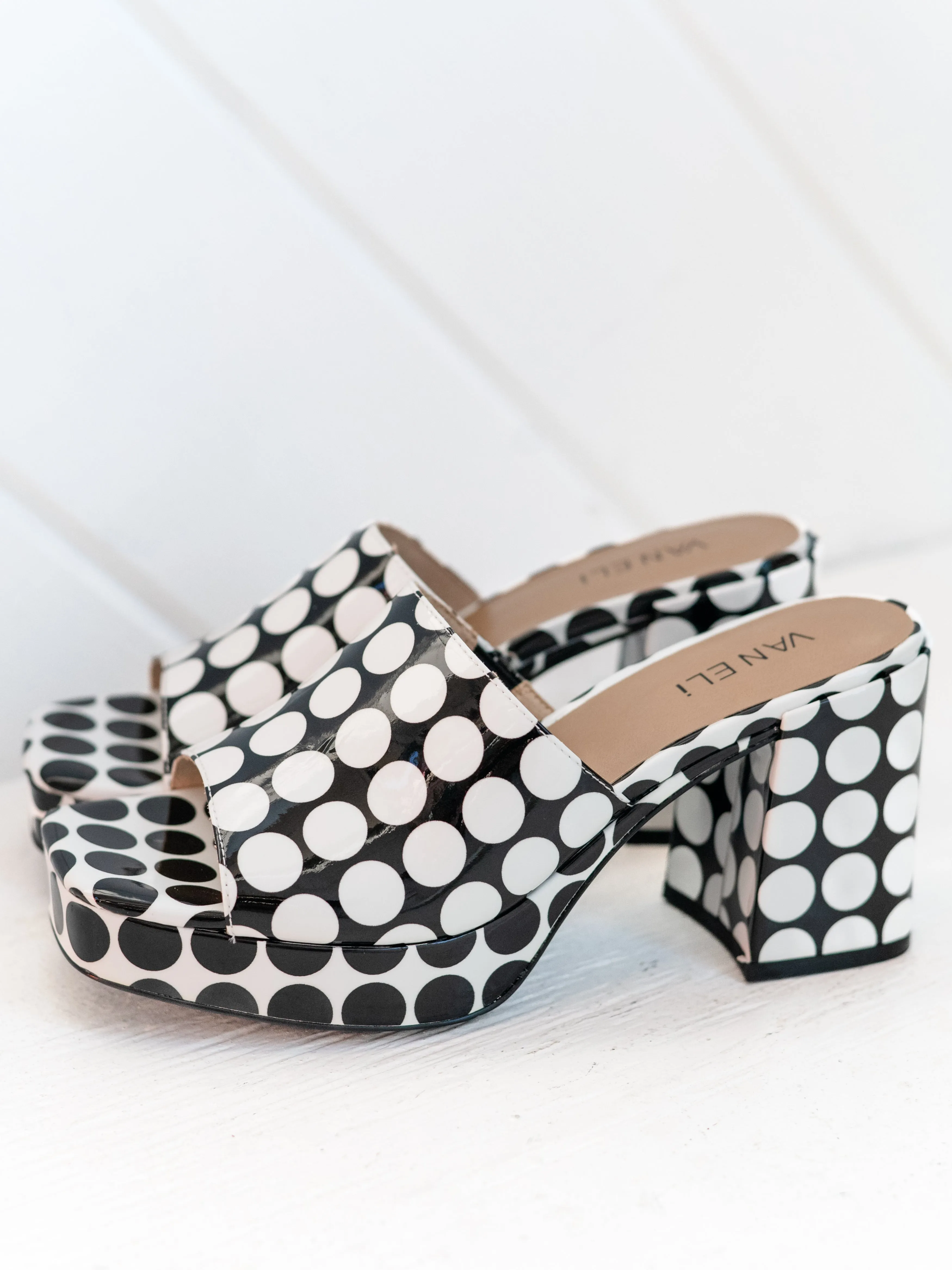 Moyra Black/White Big Dots by Vaneli