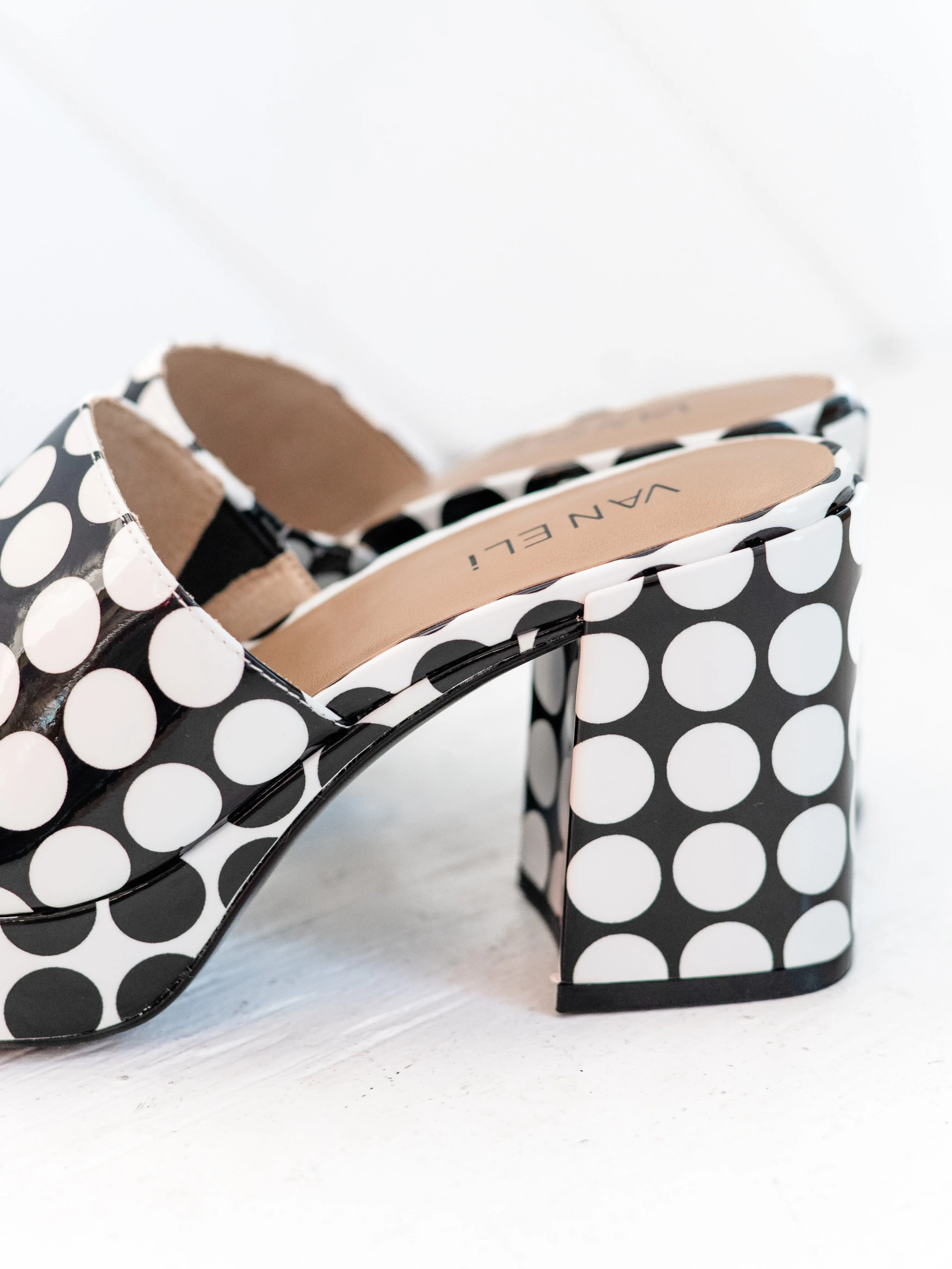 Moyra Black/White Big Dots by Vaneli